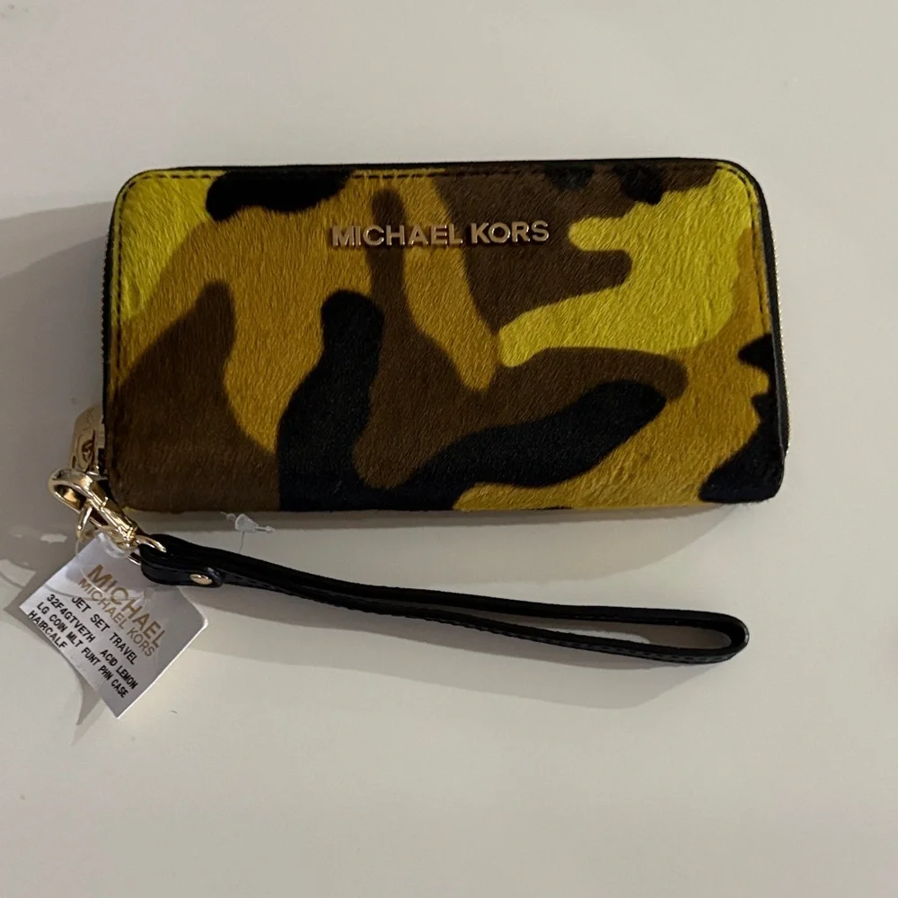 NWT Michael Kors Jet Set Continental Camo Calf Hair Wallet / NWT